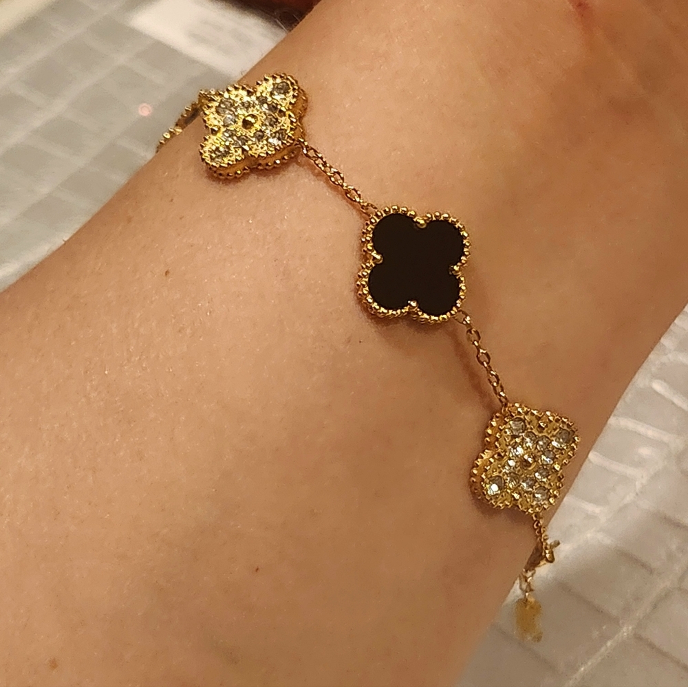 New model, Clover Black color. Cubic zirconia, Opal designer bracelet. Stainless